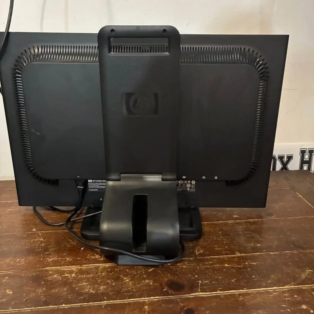 HP Compaq LA2405x Backlit Adjustable Height LCD Gaming Monitor w Cords